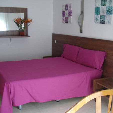 Hostal Margarita Pineda De Mar Habitación foto