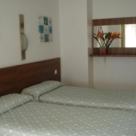 Hostal Margarita Pineda De Mar Habitación foto